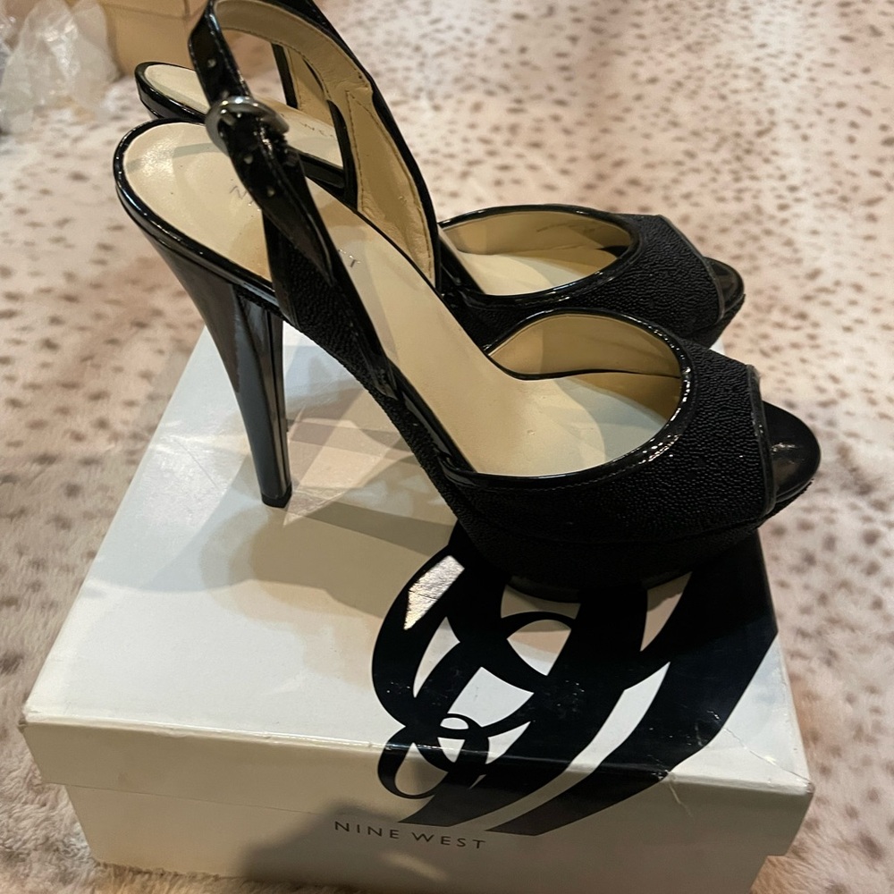 Nine West Corinner Glossy Black Peep Toe Heels size 8.5